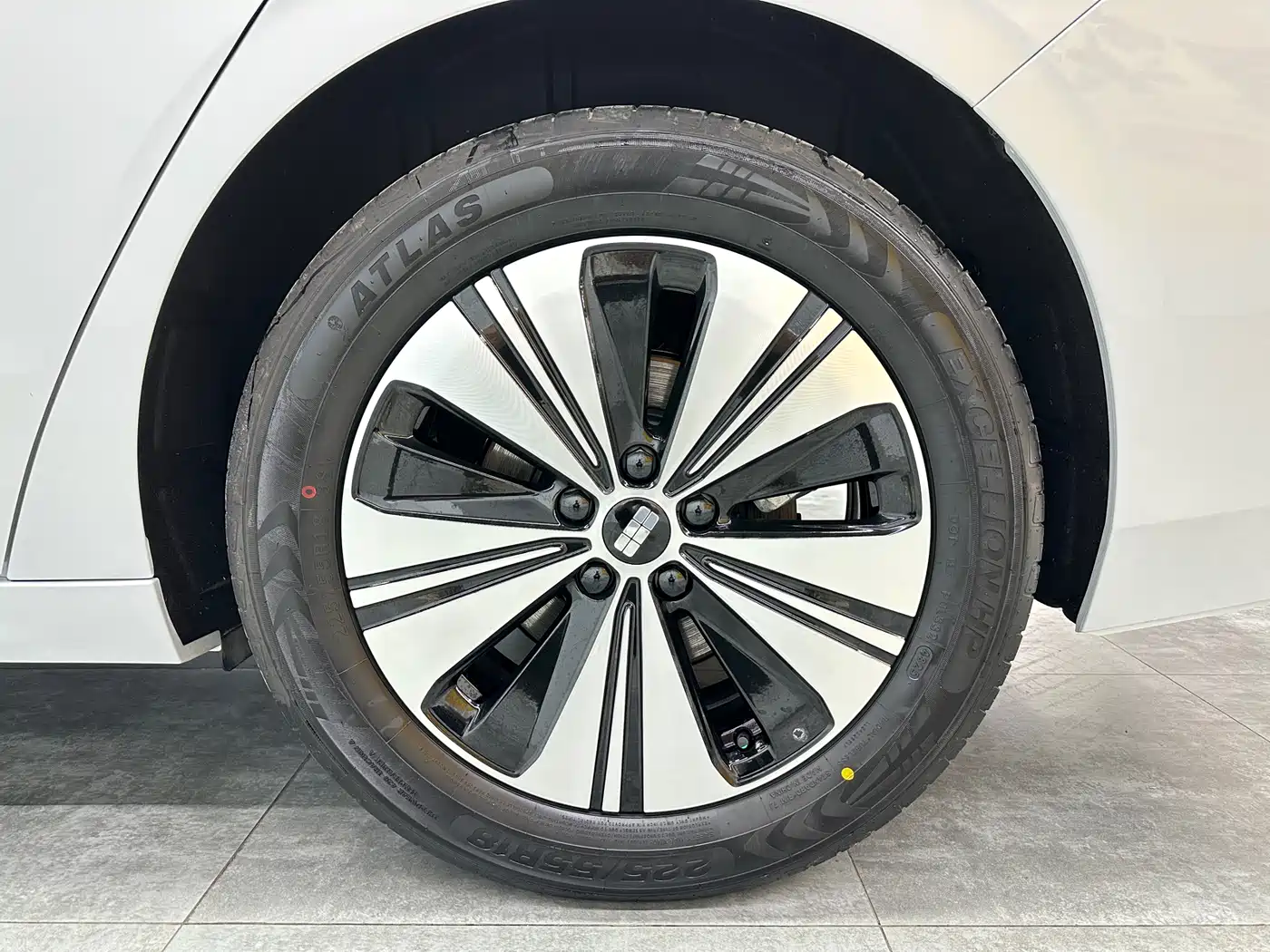 Geely Galaxy Galaxy A7 2025 EM-i 150km Explorer+ Edition фото 12