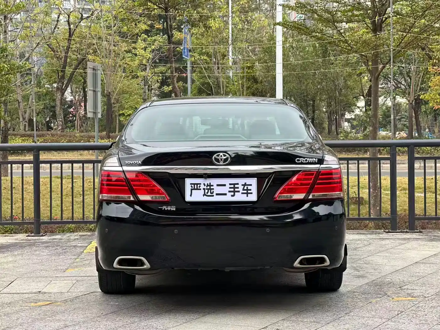 Toyota Crown 2012 2.5L Royal Leather Edition фото 8