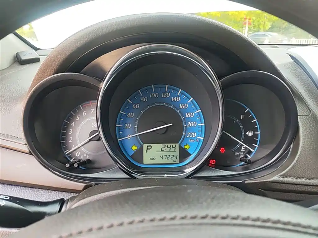 Toyota YARiS L Zhi Xuan 2015 1.5E Auto Charming Edition фото 12