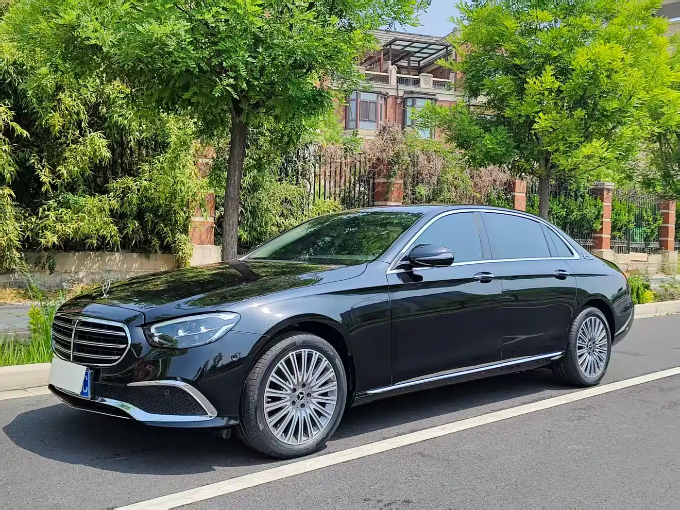 Mercedes-Benz E-Class 2022 Second Facelift E 300 L Luxury фото 16