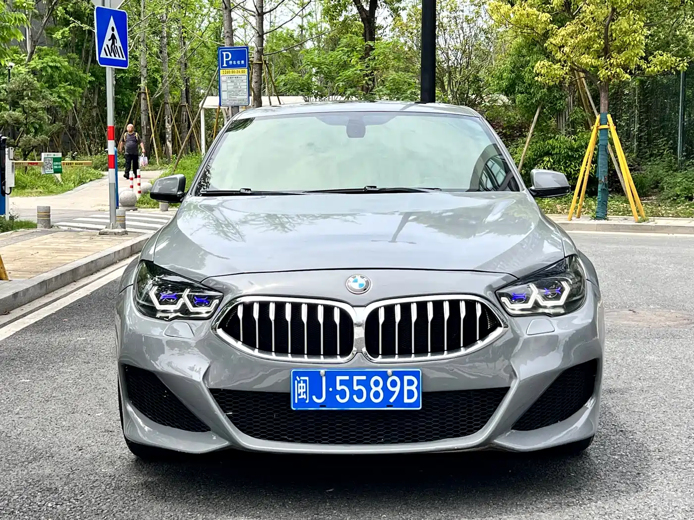 BMW 5 Series GT 2010 535i Leading Model фото 2