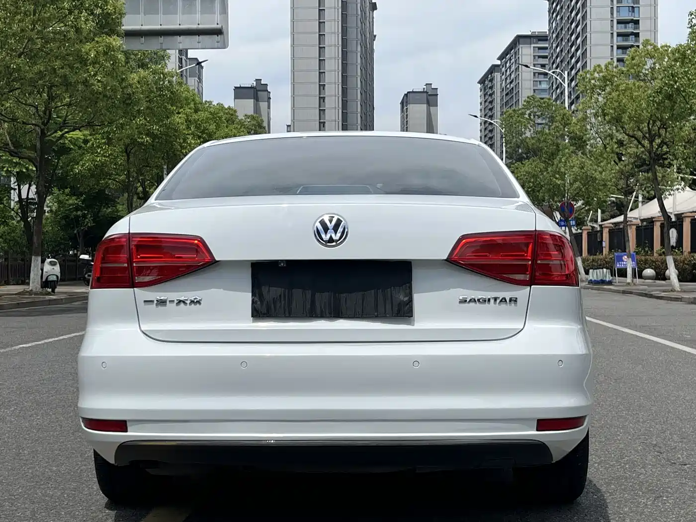 Volkswagen Sagitar 2017 1.6L Automatic Comfort фото 12