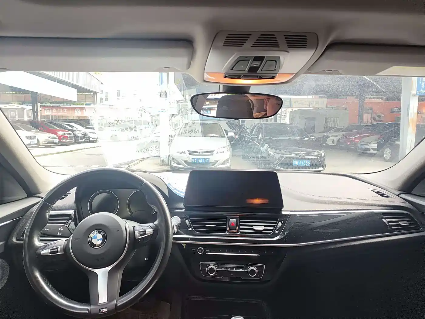 BMW 1 Series 2022 120i M Sport Shadow Edition фото 7