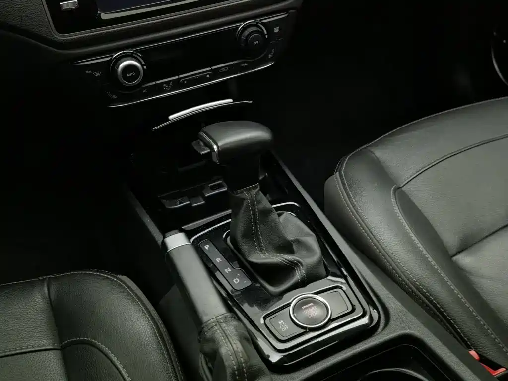 Qoros 3 2017 2016 Sedan 1.6T Automatic Zhizhen