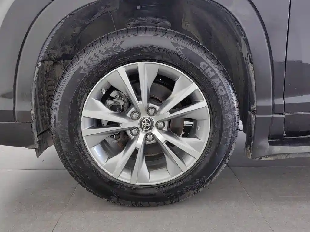 Фото 17 - Toyota Highlander
