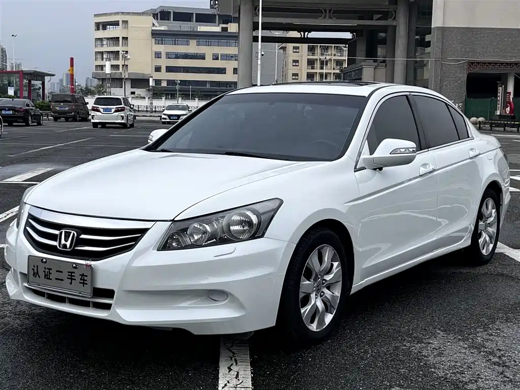 Фото 4 - Honda Accord