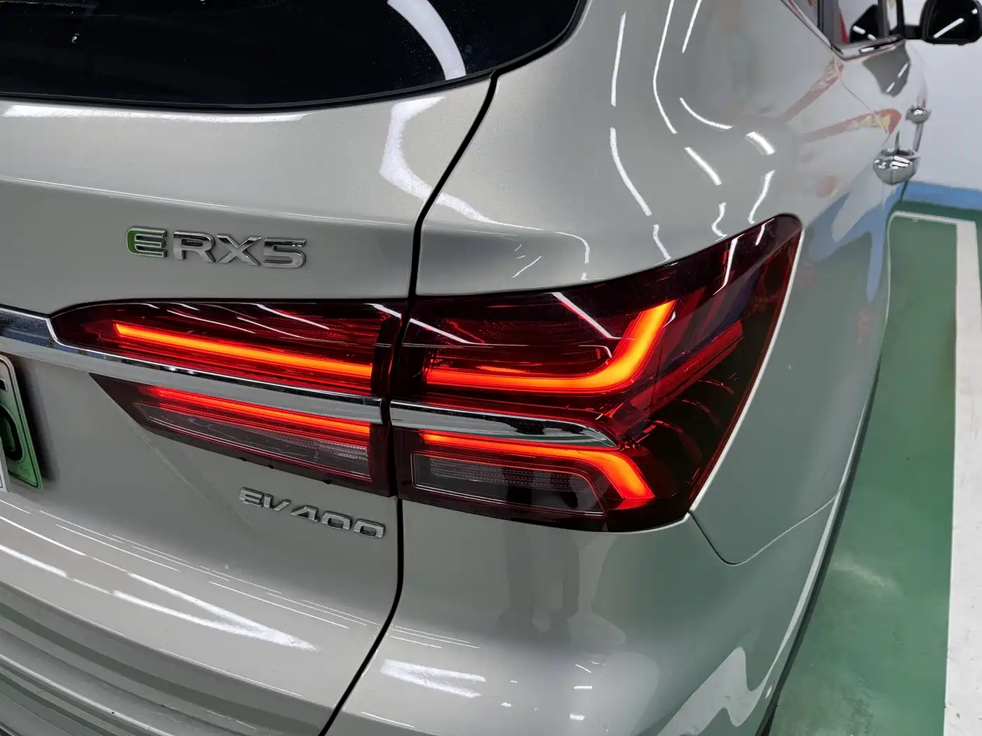 Фото 23 - Roewe RX5 New Energy