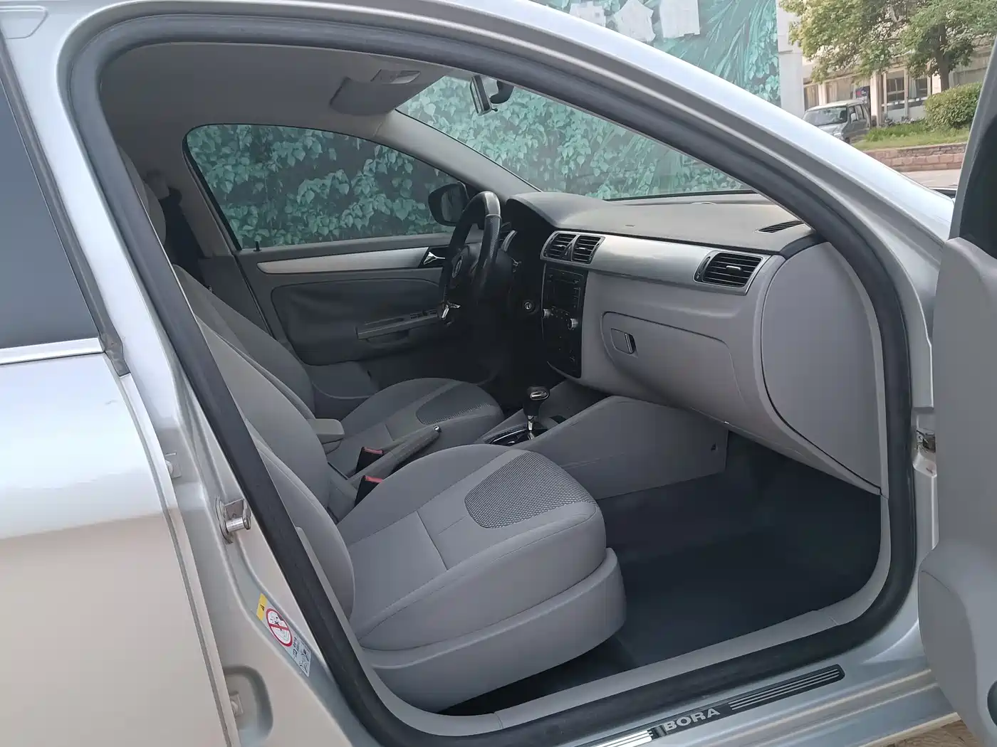 Volkswagen Bora 2012 1.6L Automatic Fashion Value Edition фото 10