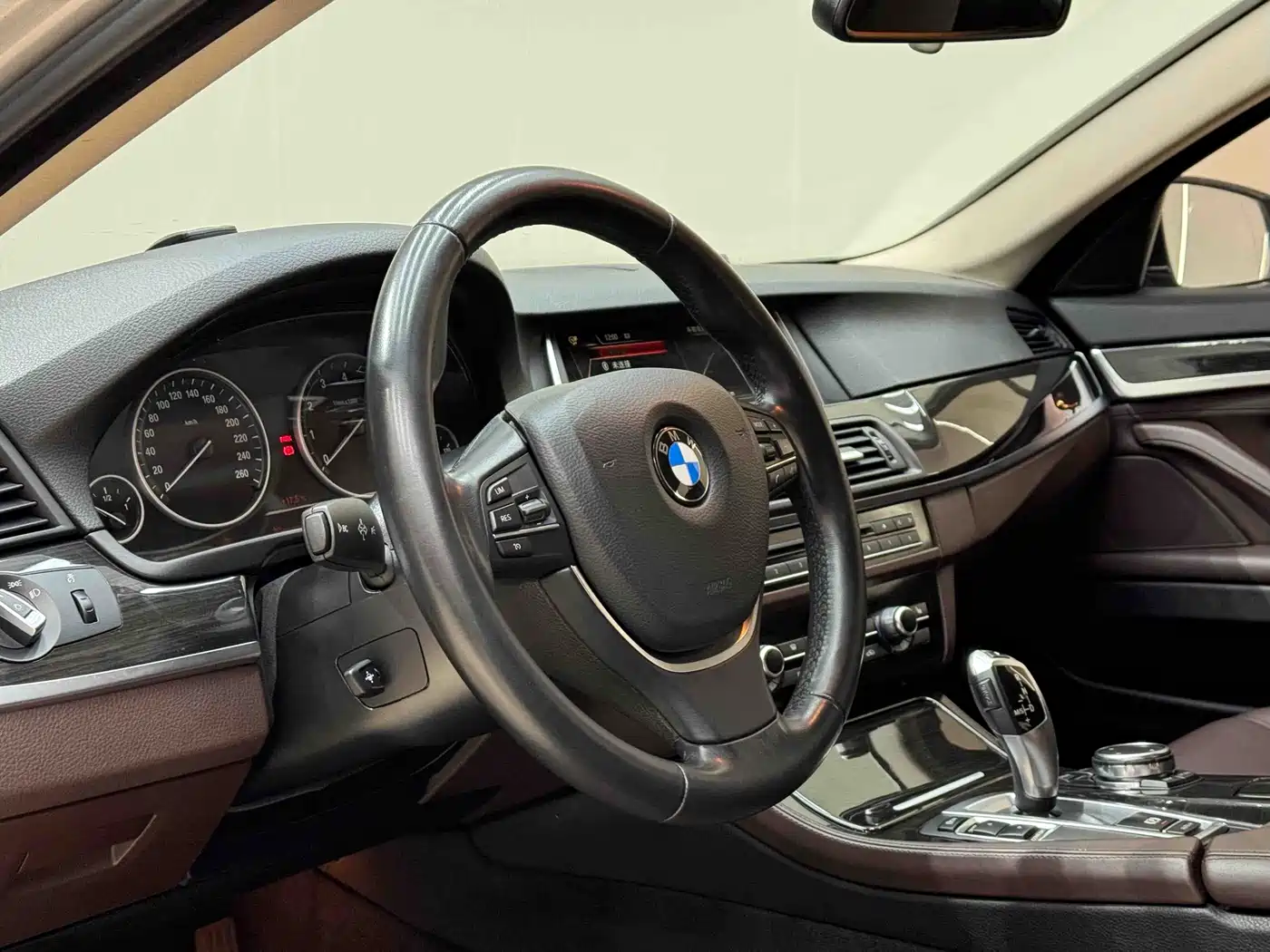 BMW 5 Series 2014 525Li Luxury Design Package фото 12