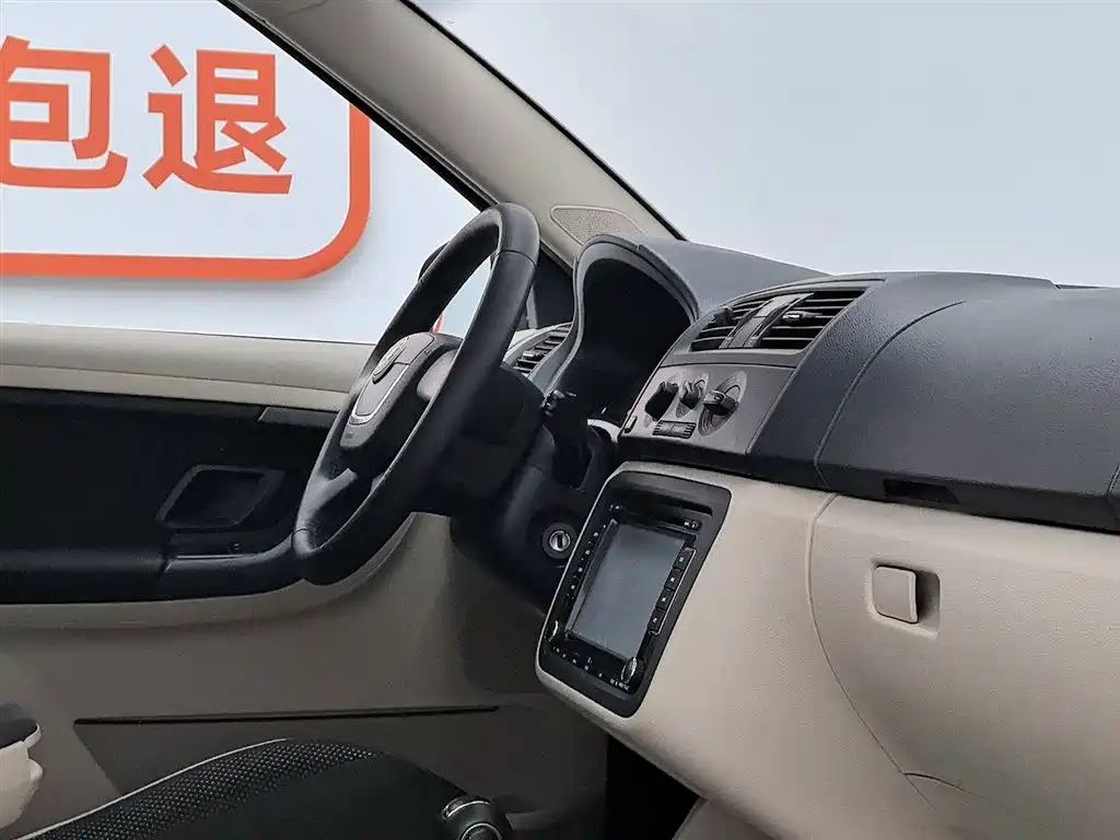 Škoda Fabia 2012 1.6L Scout фото 22