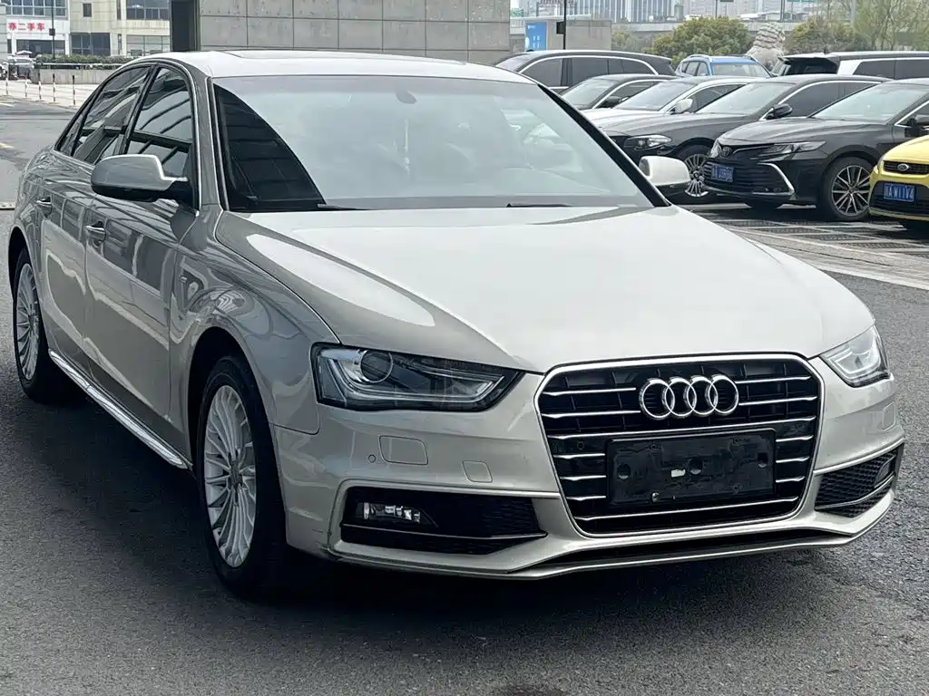 Фото 3 - Audi A4L