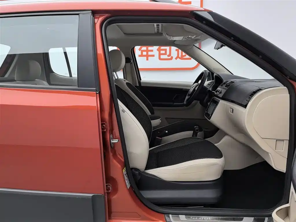 Škoda Fabia 2012 1.6L Scout фото 23