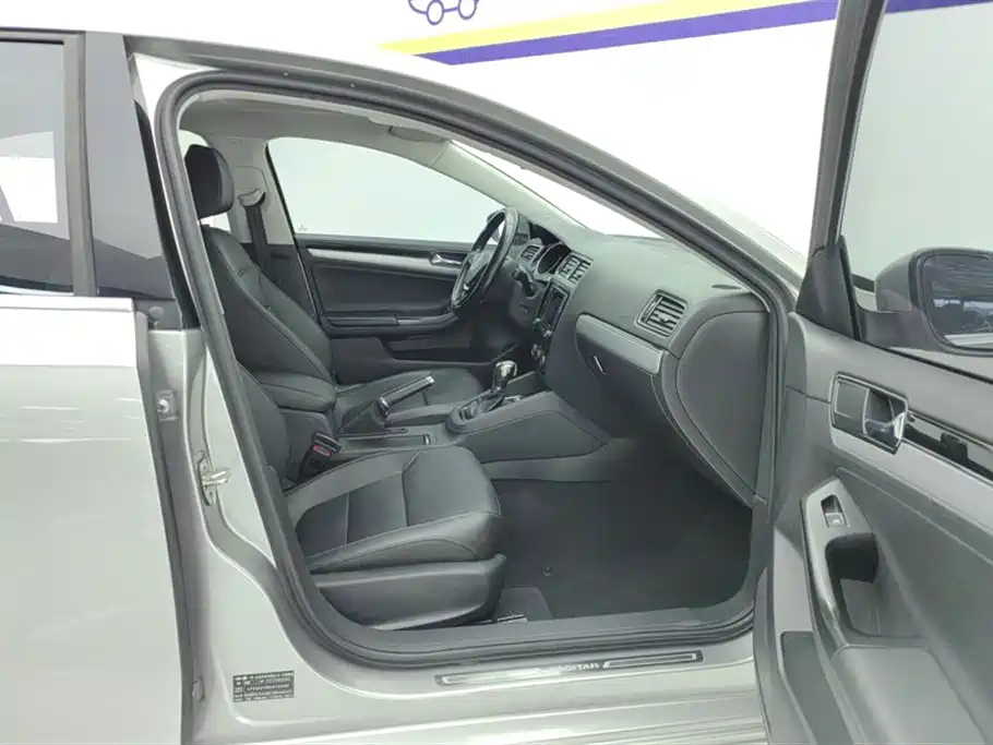 Volkswagen Sagitar 2018 280TSI DSG Spark Edition фото 8