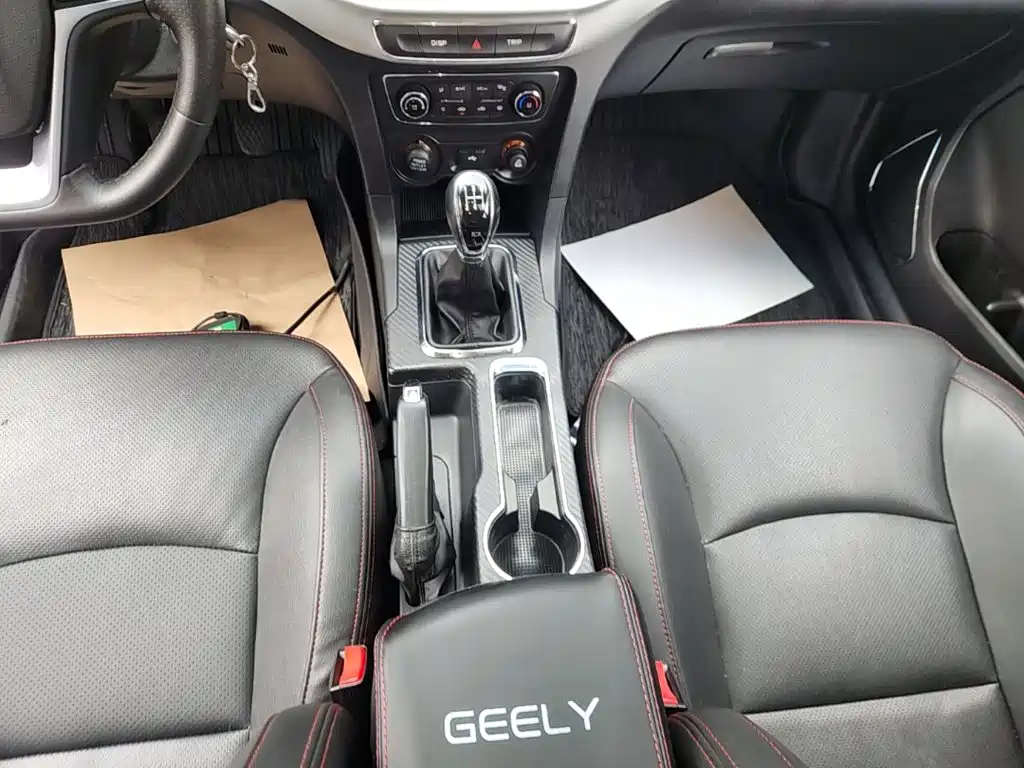 Фото 14 - Geely Vision