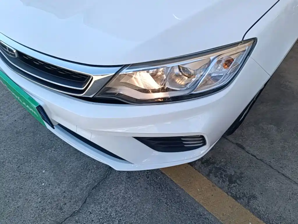 Фото 24 - Geely Vision
