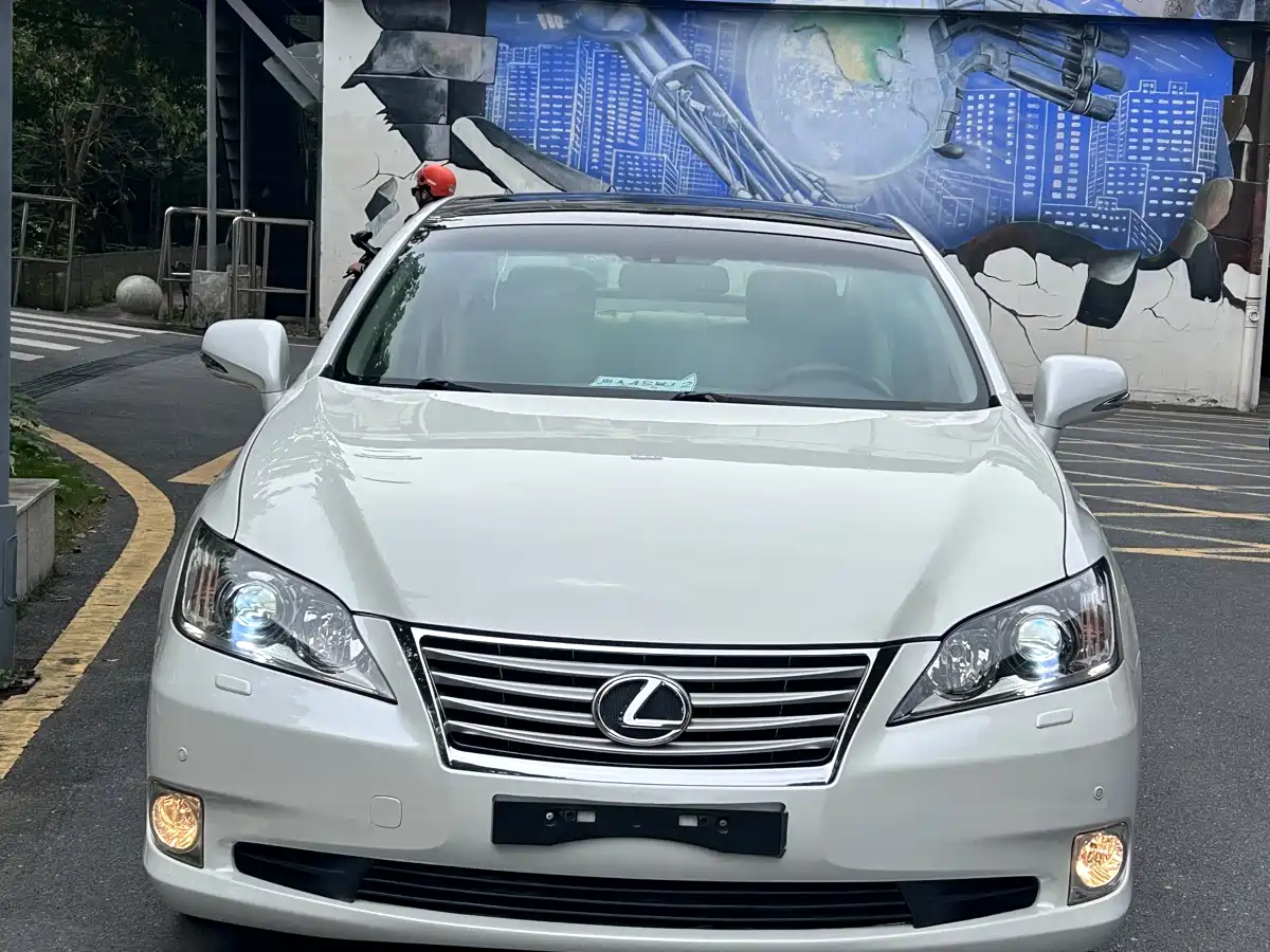 Lexus ES 2012 240 Special Limited Edition фото 2