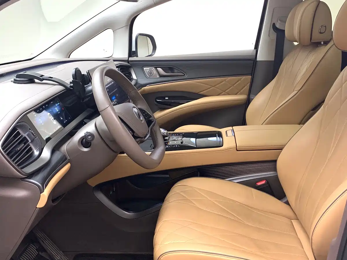 Denza D9 2023 2022 DM-i 970 AWD Flagship