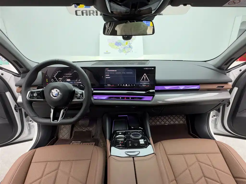 BMW 5 Series 2026 530Li Leading M Sport Package фото 9