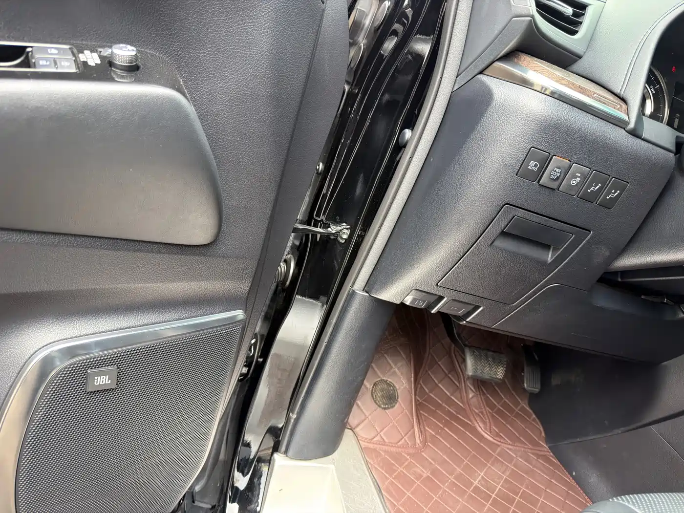 Toyota Alphard 2021 Hybrid 2.5L Premium фото 5