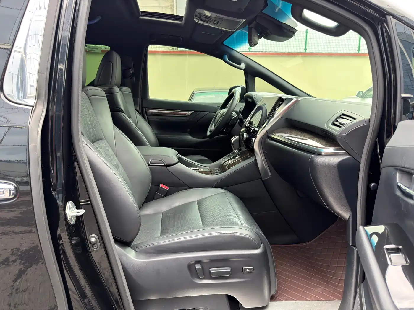 Toyota Alphard 2021 Hybrid 2.5L Premium фото 12