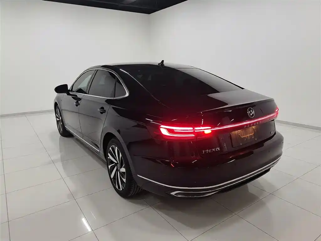 Volkswagen Passat 2023 Facelift 330TSI Luxury Edition фото 5