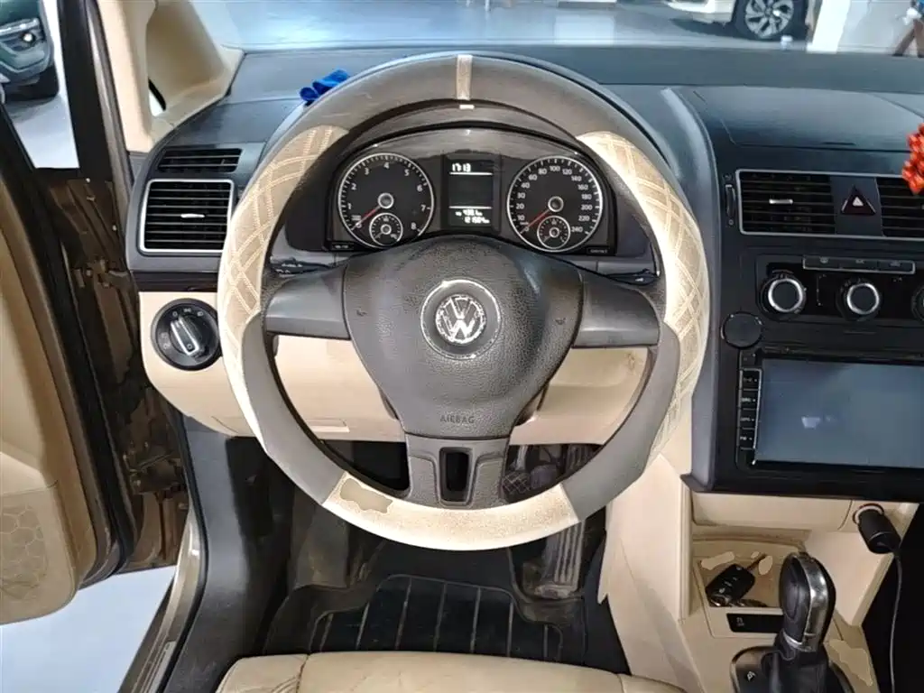 Volkswagen Touran 2015 1.4T DSG Comfort Edition 5-seater фото 11