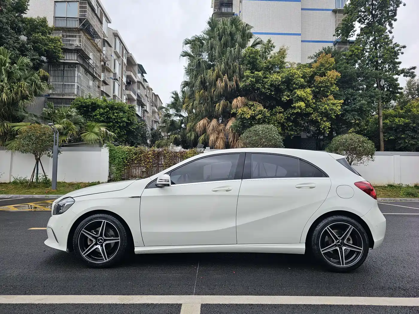 Mercedes-Benz A-Class (Import) 2016 A 200 Dynamic фото 3