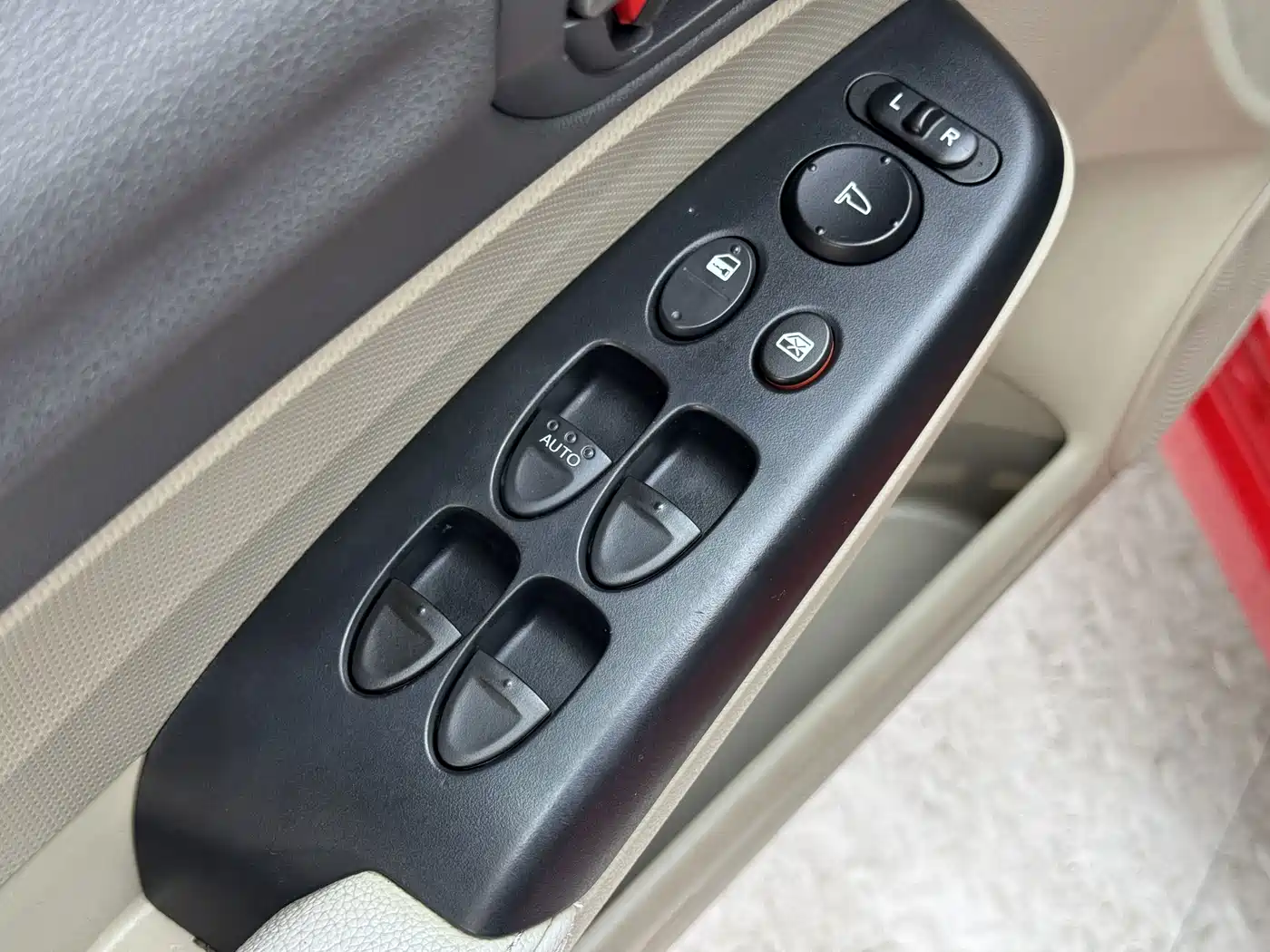 CIIMO CIIMO 2014 2012 1.8L Automatic