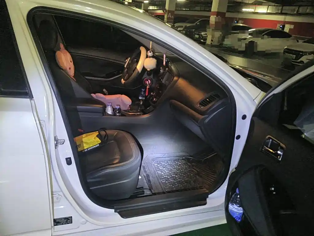 Photo 13 - Kia K5