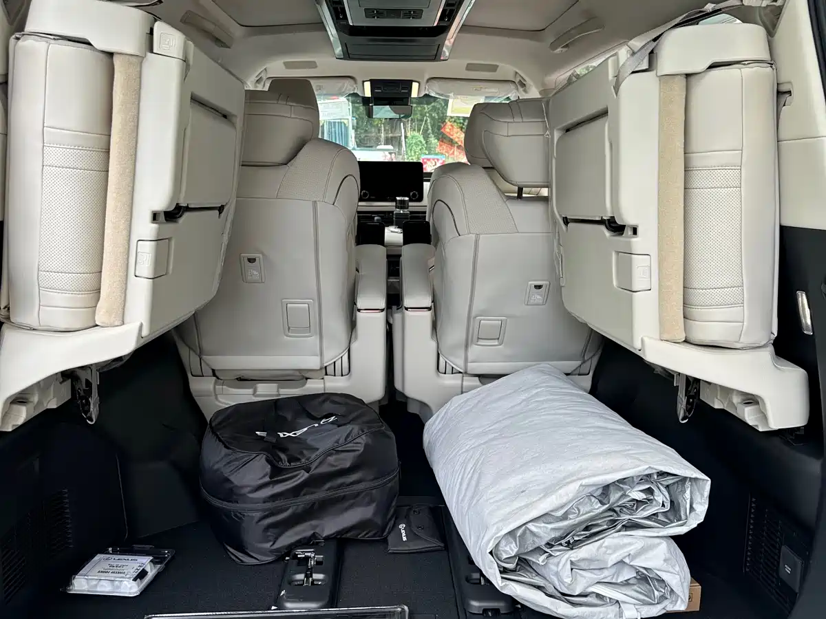 Lexus LM 2023 500h 6-Seater Prestige Edition фото 9