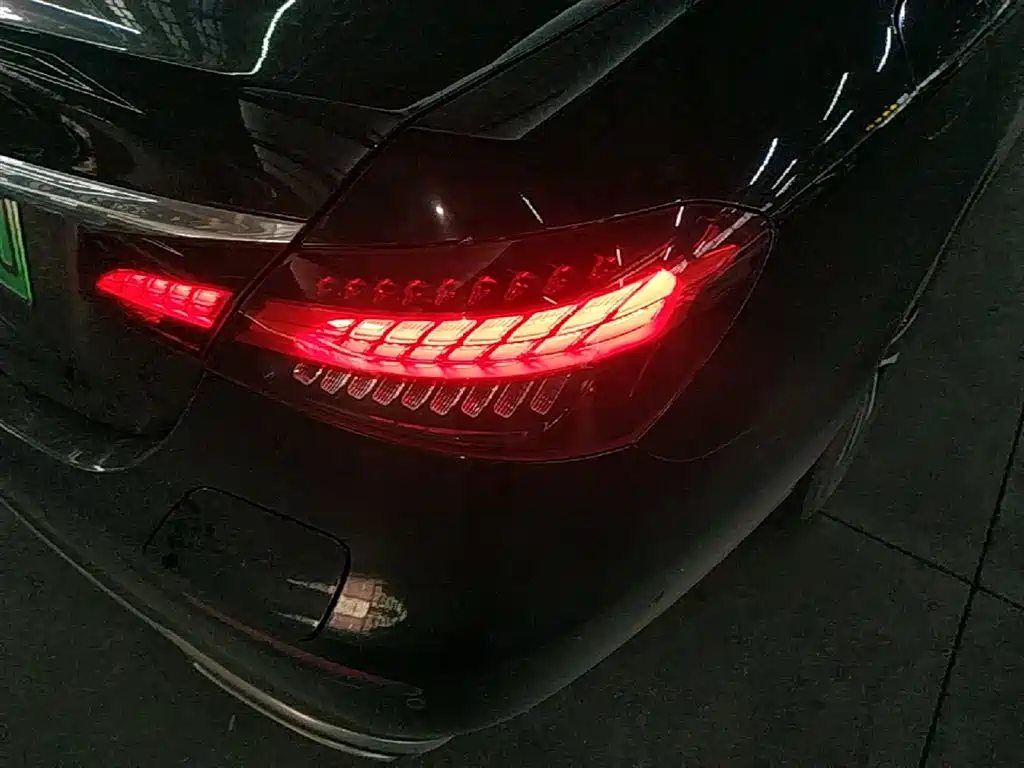 Mercedes-Benz E-Class New Energy 2022 Facelift III E 350 e L Plug-in Hybrid Sedan фото 7