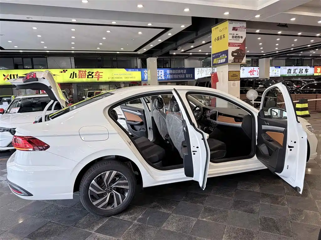 Volkswagen Bora 2025 200TSI DSG Joy Ride Navigation Edition фото 31