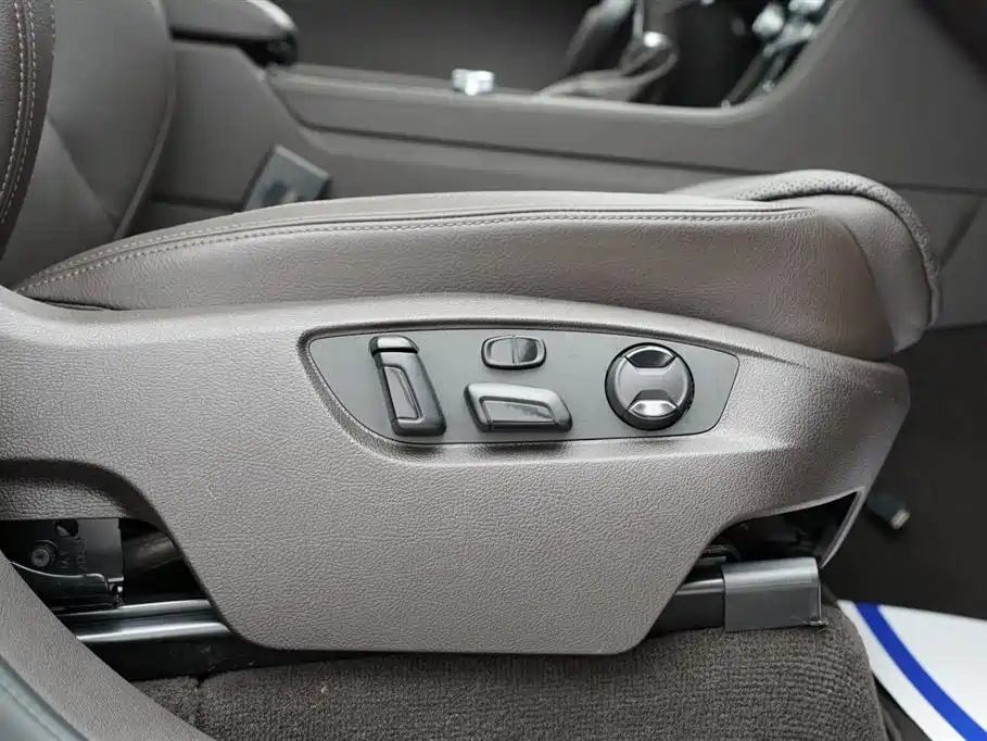 Volkswagen Touareg 2017 3.0TSI Explorer Edition фото 27
