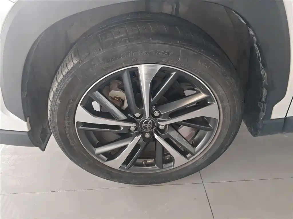Toyota Frontlander 2022 2.0L CVT Luxury PLUS Edition фото 24