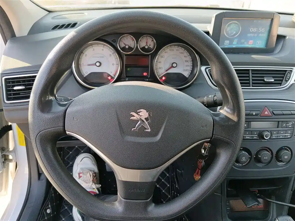 Peugeot 308 2014 Model Joy Edition Classic 1.6L Manual Superior Style фото 3