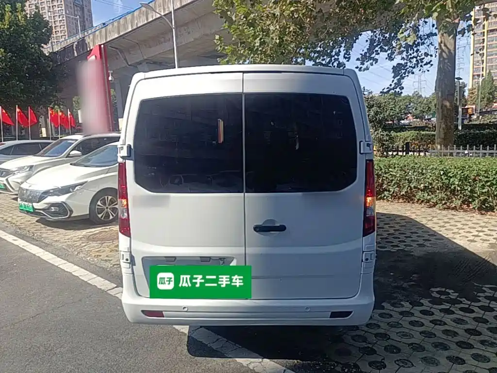 Changan Kaicheng Changan Ruixing EM80 2025 2025 Passenger Version Comfort 6-seater 300km Dual Swing Doors