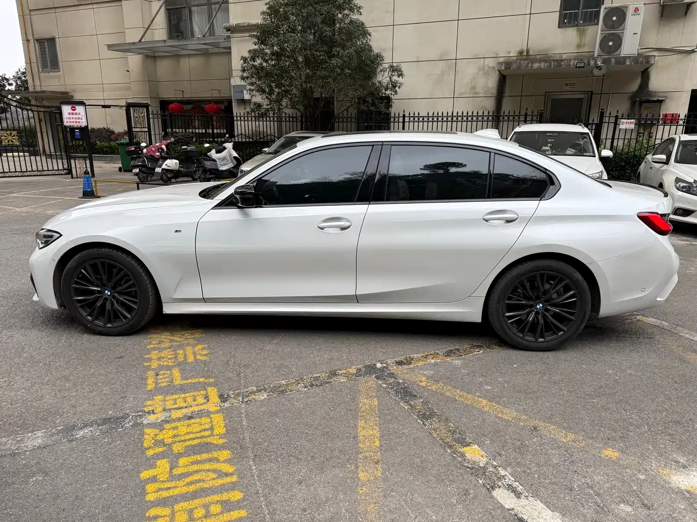 BMW 3 Series 2021 325Li M Sport Night Edition фото 4