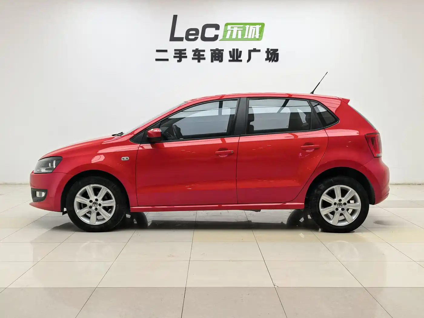 Volkswagen Polo 2013 1.6L Automatic Comfort Edition фото 4