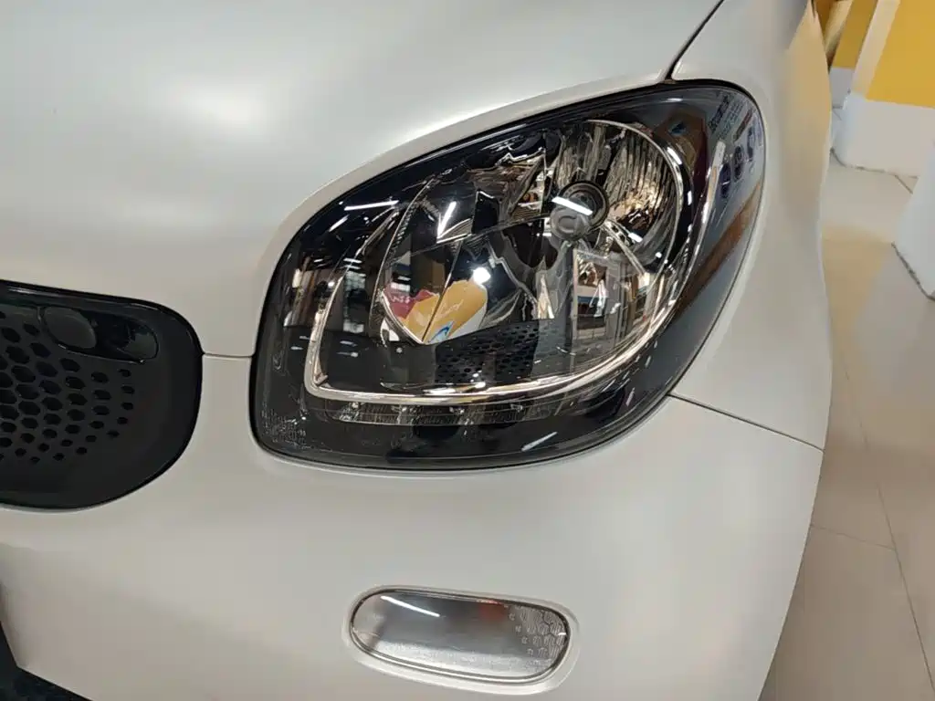 smart fortwo 2019 2019 0.9T 66kW Hardtop Wind Edition China VI