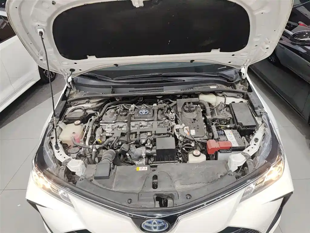 Toyota Corolla 2021 Hybrid 1.8L E-CVT Elite Edition фото 10