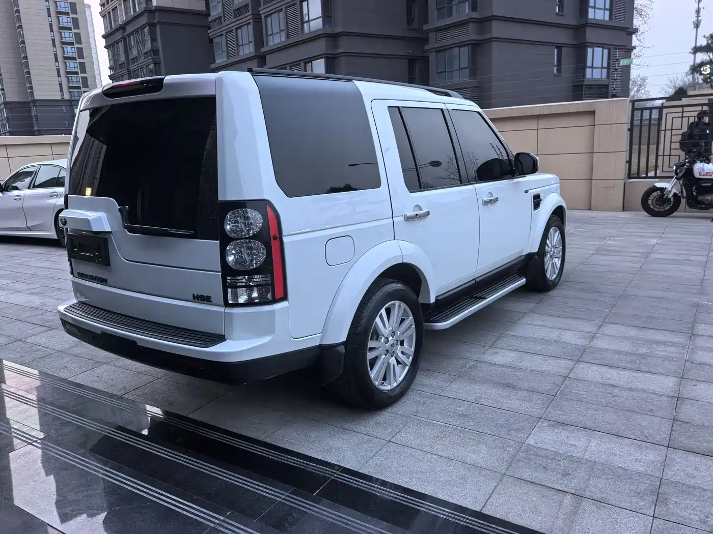 Land Rover Discovery 2016 3.0 SC V6 HSE фото 4