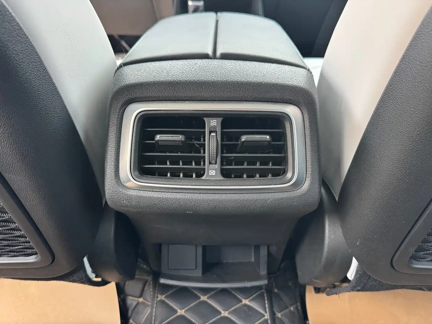 BAIC ORV Beijing Offroad BJ40 2023 2.0T Auto 4WD Urban Hunter Supreme Edition фото 12