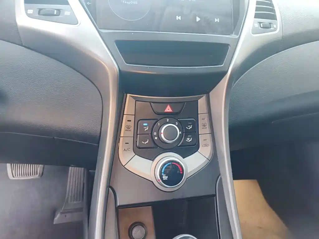 Hyundai Langdong 2015 2015 1.6L Auto Trend