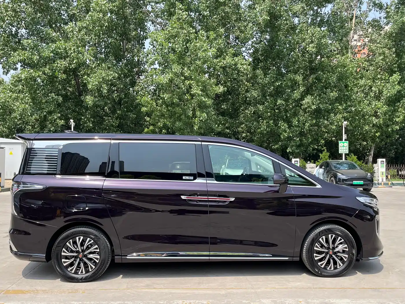 Hongqi HQ9 2024 Model 2.0T Luxury Edition фото 13