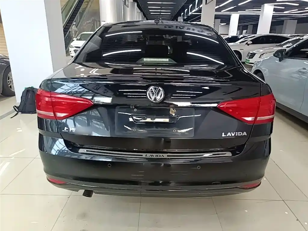 Volkswagen Lavida 2017 1.6L Automatic Trend Edition фото 6