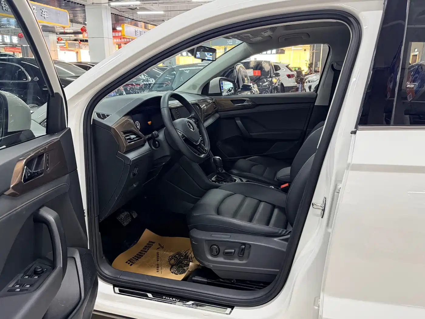 Volkswagen Tharu 2022 280TSI FWD Luxury Edition фото 10