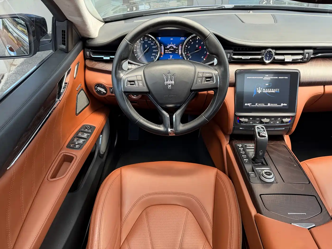 Фото 11 - Maserati Quattroporte