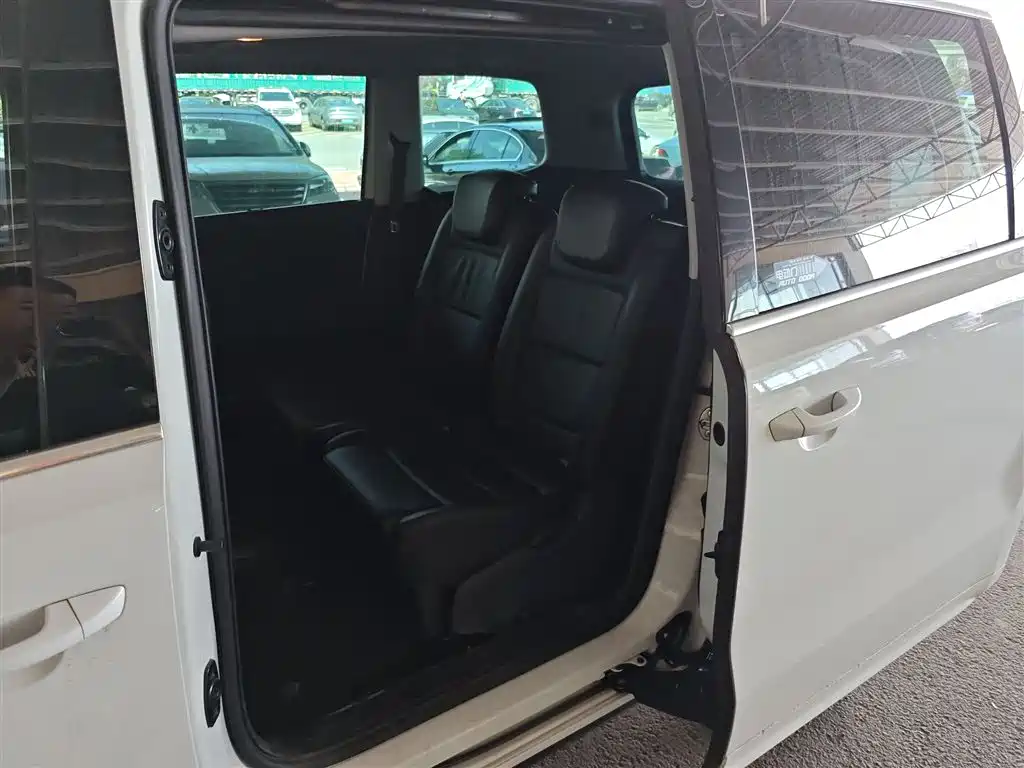 Volkswagen Sharan 2014 2.0TSI Comfort фото 10