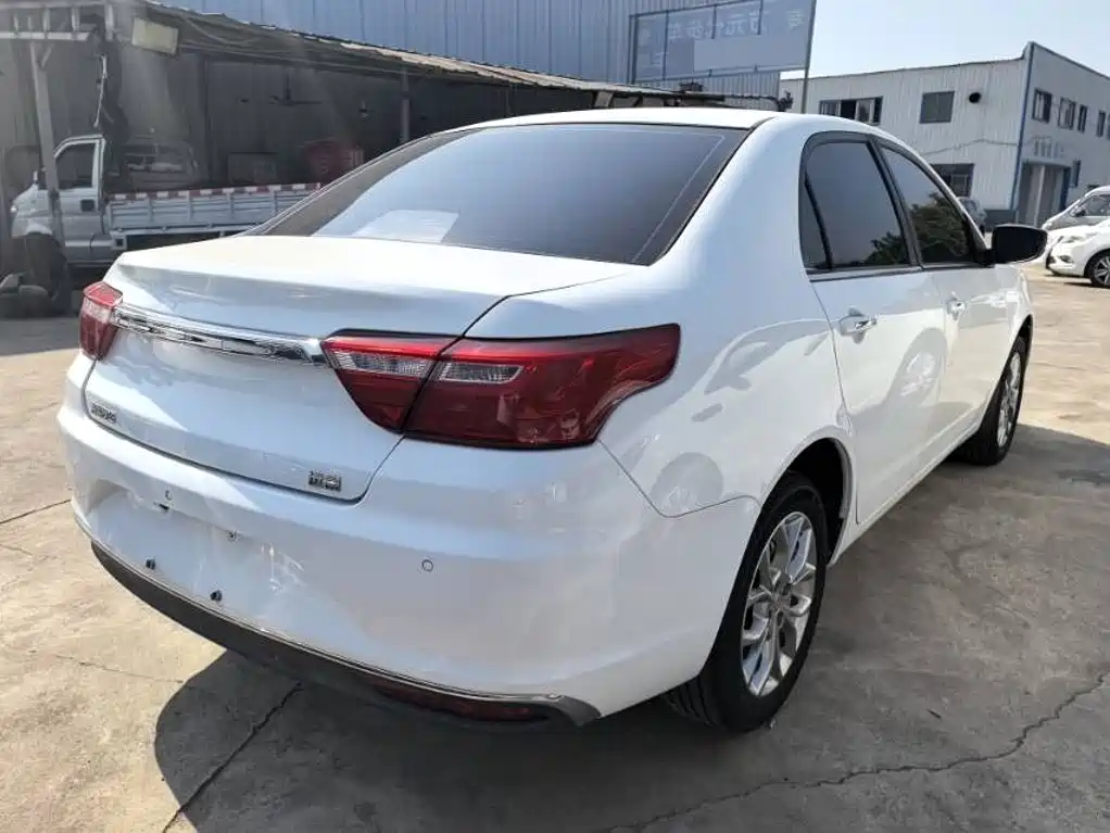 Фото 3 - Geely Vision