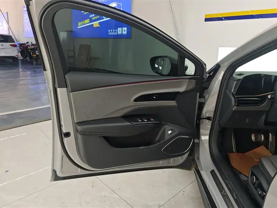 Hongqi EH7 2024 Model 760 Pro+ AWD фото 7